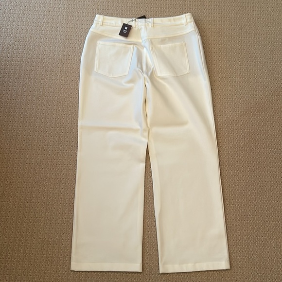 NWT. St. John Sport by Marie Gray. Classic Capri jean. White. - Picture 2 of 4